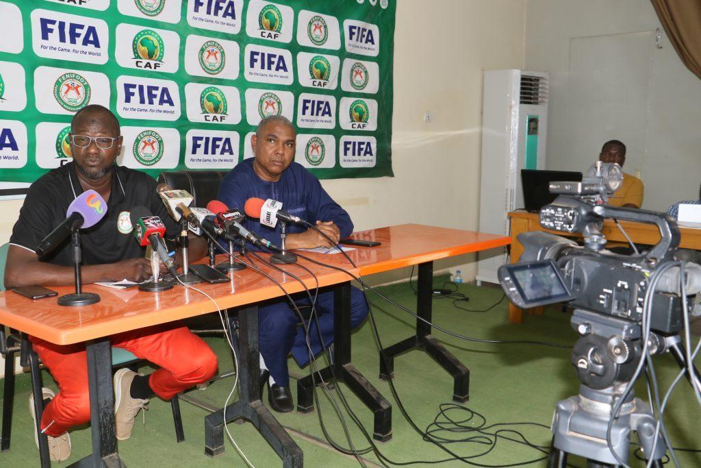 Conférence de presse de la FENIFOOT : Nouveau sélectionneur, nouveau départ, le Mena s’envole pour Casablanca Conférence de presse de la FENIFOOT : Nouveau sélectionneur, nouveau départ, le Mena s’envole pour Casablanca