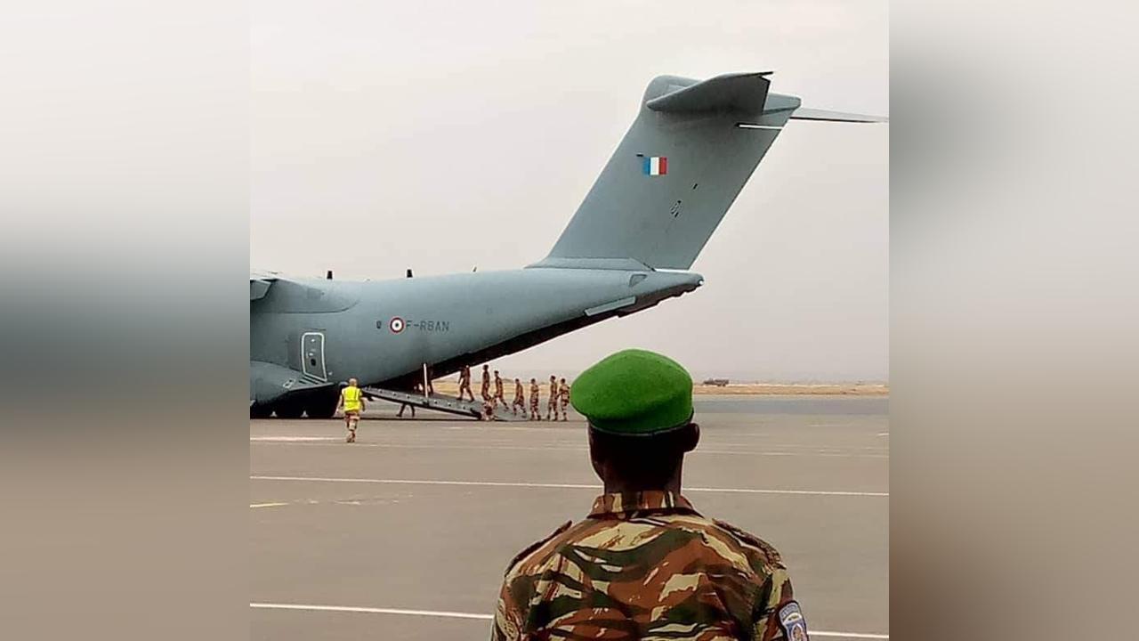 Niger : début du désengagement des troupes françaises avec brefs transits prévus par le Tchad Niger : début du désengagement des troupes françaises avec brefs transits prévus par le Tchad