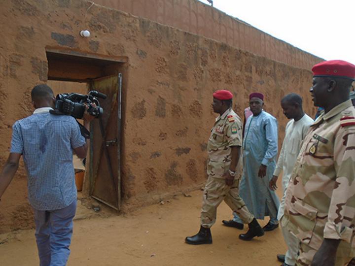 Tahoua/ visite du gouverneur à la maison d’arrêt : Le Colonel-major Oumarou Tawayé insiste sur la rééducation des détenus notamment les mineurs Tahoua/ visite du gouverneur à la maison d’arrêt : Le Colonel-major Oumarou Tawayé insiste sur la rééducation des détenus notamment les mineurs