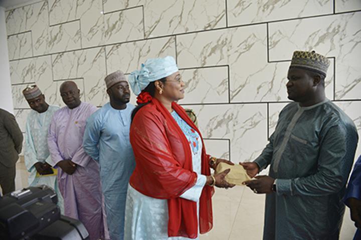 A la Présidence de la République : La diaspora Nigérienne en Chine apporte un soutien de 6,5 millions de FCFA au CNSP dont 1,5 million au comité chargé de veille citoyenne A la Présidence de la République : La diaspora Nigérienne en Chine apporte un soutien de 6,5 millions de FCFA au CNSP dont 1,5 million au comité chargé de veille citoyenne