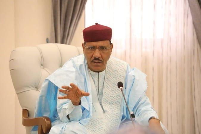 ENTOURAGE DE BAZOUM MOHAMED : ERREUR POLITIQUE OU CHOIX DE LA RUPTURE ENTOURAGE DE BAZOUM MOHAMED : ERREUR POLITIQUE OU CHOIX DE LA RUPTURE
