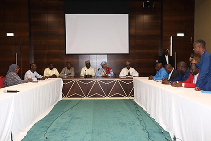 Rencontre avec la diaspora africaine et réception de contributions : « Ma contribution est destinée au Président afin qu’il puisse combattre l’ennemi », confie Kamar Abdoulaye Rencontre avec la diaspora africaine et réception de contributions : « Ma contribution est destinée au Président afin qu’il puisse combattre l’ennemi », confie Kamar Abdoulaye