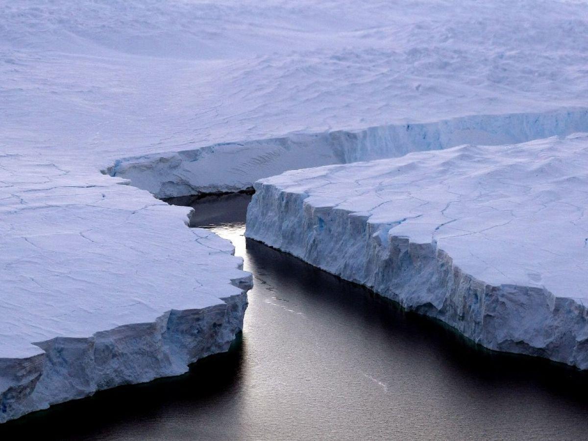 Découverte, sous la glace de l'Antarctique, d'un immense paysage verdoyant caché depuis des millions d'années ! Découverte, sous la glace de l'Antarctique, d'un immense paysage verdoyant caché depuis des millions d'années !