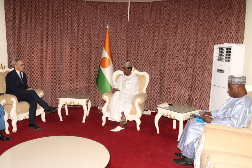 Niamey : Le Premier Ministre reçoit le représentant résident de la Banque Mondiale au Niger Niamey : Le Premier Ministre reçoit le représentant résident de la Banque Mondiale au Niger