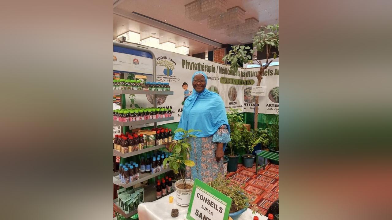 A la découverte du savoir-faire nigérien : Dr. Ousmane Mamadou Arima, une pharmacienne engagée dans la valorisation de la médecine traditionnelle A la découverte du savoir-faire nigérien : Dr. Ousmane Mamadou Arima, une pharmacienne engagée dans la valorisation de la médecine traditionnelle