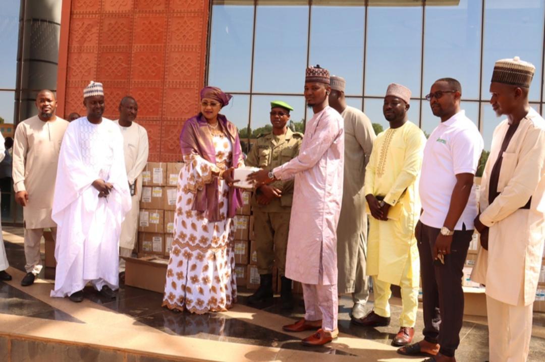 Niamey : Plusieurs contributions venant des bonnes volontés pour le FSSP Niamey : Plusieurs contributions venant des bonnes volontés pour le FSSP