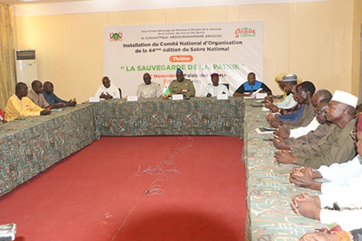 Installation du Comité National chargé de l’organisation du Sabre National de lutte traditionnelle : La 44ème édition aura lieu du 22 au 31 décembre 2023 à Agadez Installation du Comité National chargé de l’organisation du Sabre National de lutte traditionnelle : La 44ème édition aura lieu du 22 au 31 décembre 2023 à Agadez