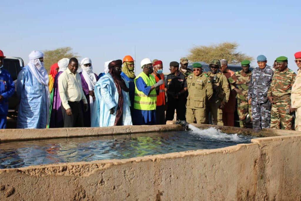 Agadez : Le Gouverneur effectue une visite en profondeur dans le département de Tchirozérine Agadez : Le Gouverneur effectue une visite en profondeur dans le département de Tchirozérine
