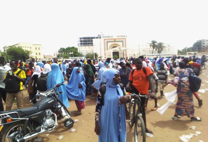 Marche suivie de déclaration : Les scolaires de Niamey apportent leurs soutiens sans faille et sans conditions au CNSP Marche suivie de déclaration : Les scolaires de Niamey apportent leurs soutiens sans faille et sans conditions au CNSP