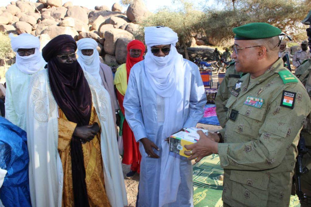 Agadez : Le Général de Brigade Ibra Boula Issa poursuit sa mission de travail dans le département de Tchirozérine Agadez : Le Général de Brigade Ibra Boula Issa poursuit sa mission de travail dans le département de Tchirozérine