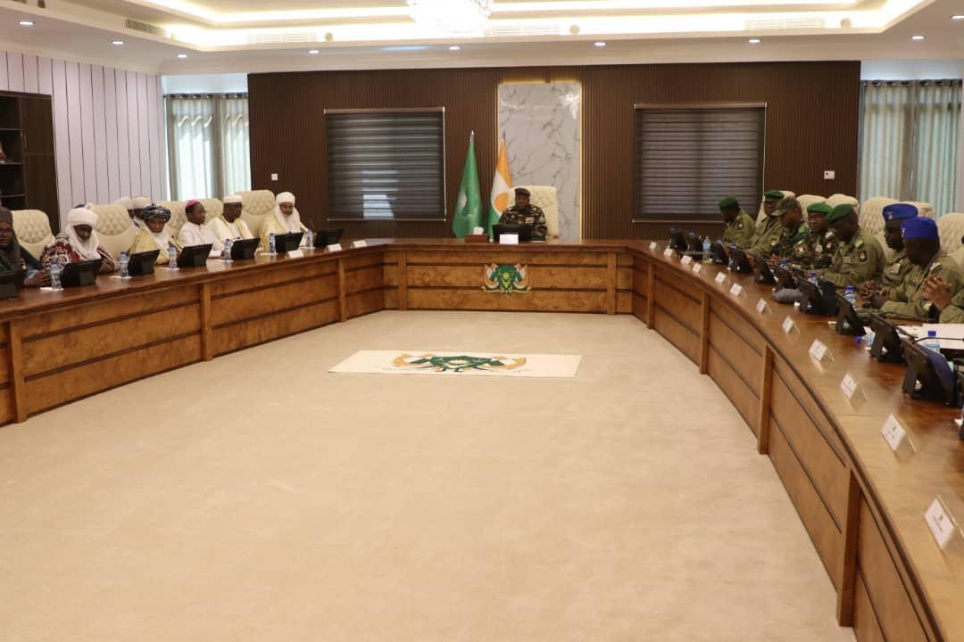 Le Président du CNSP, général Abdourahamane Tiani reçoit les chefs traditionnels et les leaders religieux Le Président du CNSP, général Abdourahamane Tiani reçoit les chefs traditionnels et les leaders religieux
