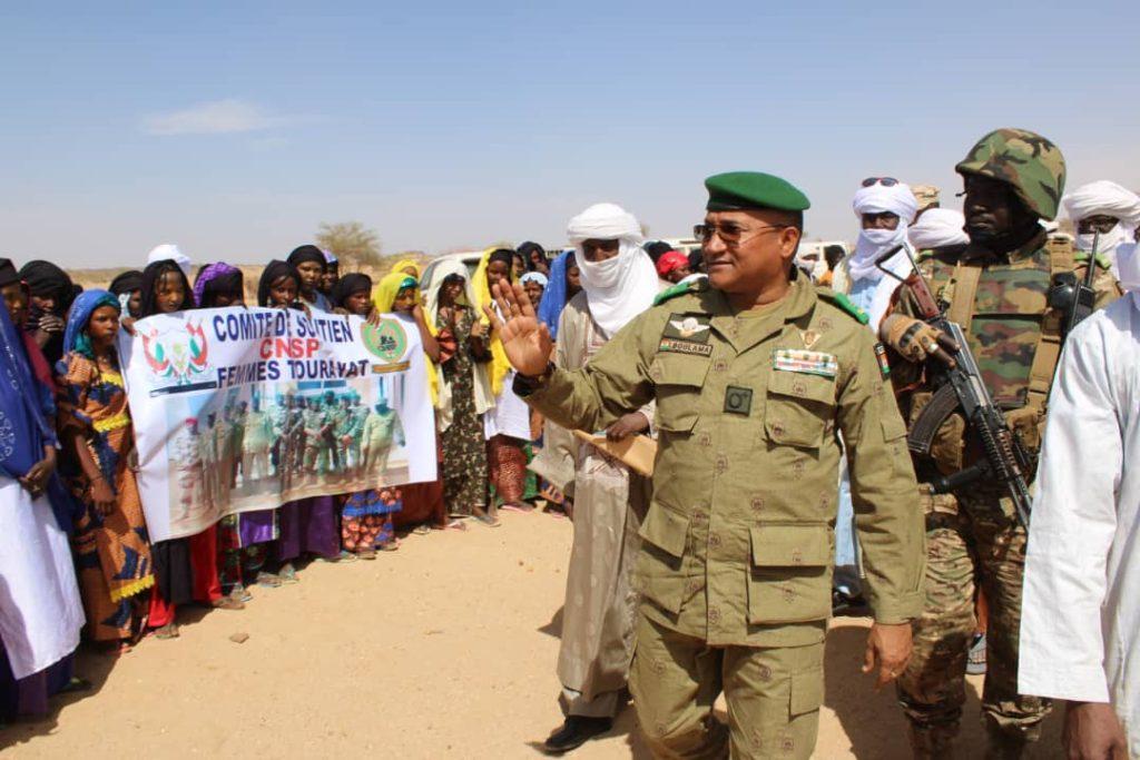 Mission en profondeur du gouverneur d’Agadez dans le département de Tchirozérine : Le Général de Brigade Ibra Boulama Issa assiste à des séances de lecture du Saint Coran et à des rencontres avec la population Mission en profondeur du gouverneur d’Agadez dans le département de Tchirozérine : Le Général de Brigade Ibra Boulama Issa assiste à des séances de lecture du Saint Coran et à des rencontres avec la population