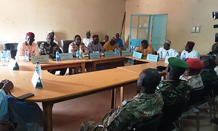 Visite du gouverneur de la région de Tahoua dans le département de Birni’n Konni : Une importante quantité de produits saisis par la douane de Konni présentés aux autorités régionales Visite du gouverneur de la région de Tahoua dans le département de Birni’n Konni : Une importante quantité de produits saisis par la douane de Konni présentés aux autorités régionales