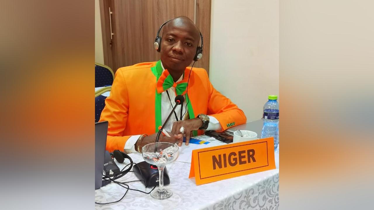 Entretien avec M. Mallam Adji Waziry Kazelma Elh Taya, Promoteur culturel, Fondateur de l’Association pour la sauvegarde de la culture au Niger : « Depuis le début de la transition, les artistes ont su mettre en avant leur génie créateur dans l’expression de la volonté populaire et de l’affirmation de la souveraineté du Niger » Entretien avec M. Mallam Adji Waziry Kazelma Elh Taya, Promoteur culturel, Fondateur de l’Association pour la sauvegarde de la culture au Niger : « Depuis le début de la transition, les artistes ont su mettre en avant leur génie créateur dans l’expression de la volonté populaire et de l’affirmation de la souveraineté du Niger »