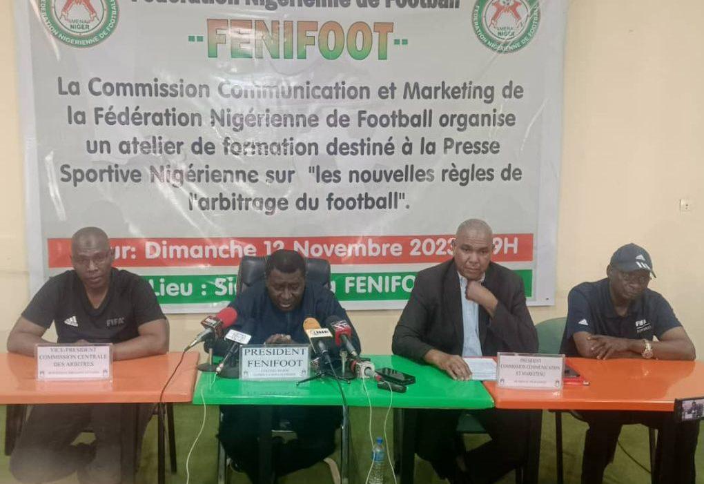 Fédération Nigérienne de Football (FENIFOOT) : 35 journalistes sportifs outillés sur «les nouvelles règles de l’arbitrage du football» Fédération Nigérienne de Football (FENIFOOT) : 35 journalistes sportifs outillés sur «les nouvelles règles de l’arbitrage du football»