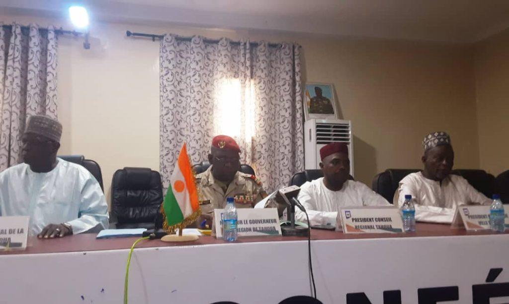 Pré-évaluation de la campagne agro-sylvo-pastorale et hydraulique 2023 dans la région de Tahoua : 648 villages à risque sur les 1967 villages agricoles que compte la région, selon le gouverneur Pré-évaluation de la campagne agro-sylvo-pastorale et hydraulique 2023 dans la région de Tahoua : 648 villages à risque sur les 1967 villages agricoles que compte la région, selon le gouverneur