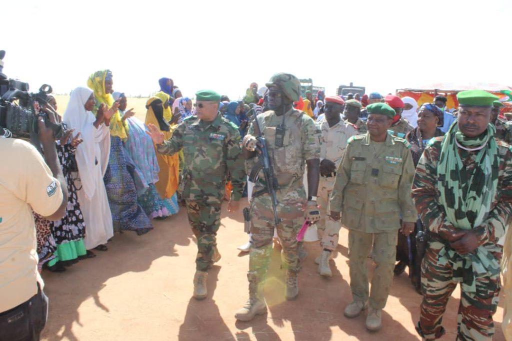 Agadez : Le gouverneur effectue une mission de travail dans le département d’Adarbissanat Agadez : Le gouverneur effectue une mission de travail dans le département d’Adarbissanat