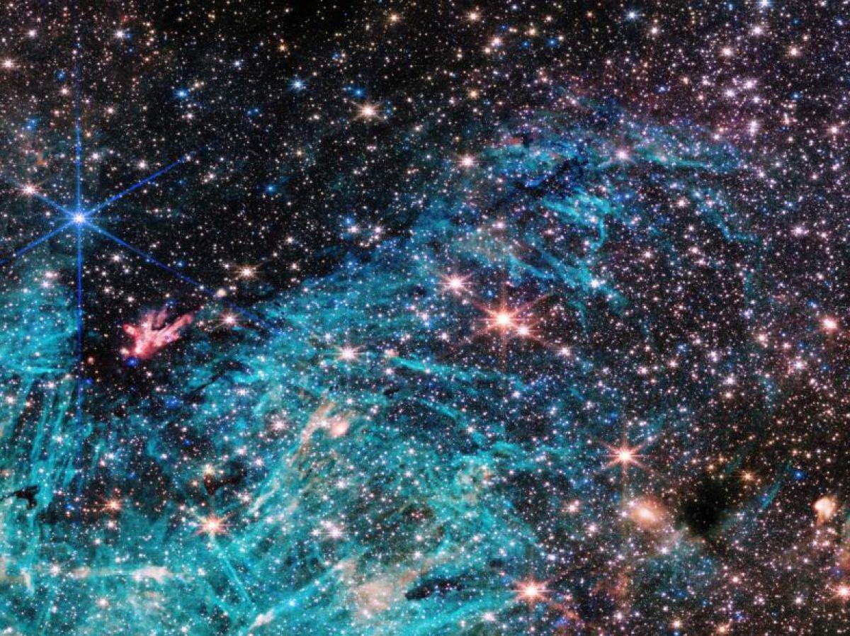 Le télescope James Webb zoome sur le centre de la galaxie et y découvre un mystère Le télescope James Webb zoome sur le centre de la galaxie et y découvre un mystère