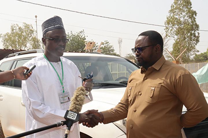 Cérémonie officielle de remise des clés de deux Véhicules 4×4 au PNSO : Accompagner et renforcer les activités de lutte contre le trachome Cérémonie officielle de remise des clés de deux Véhicules 4×4 au PNSO : Accompagner et renforcer les activités de lutte contre le trachome