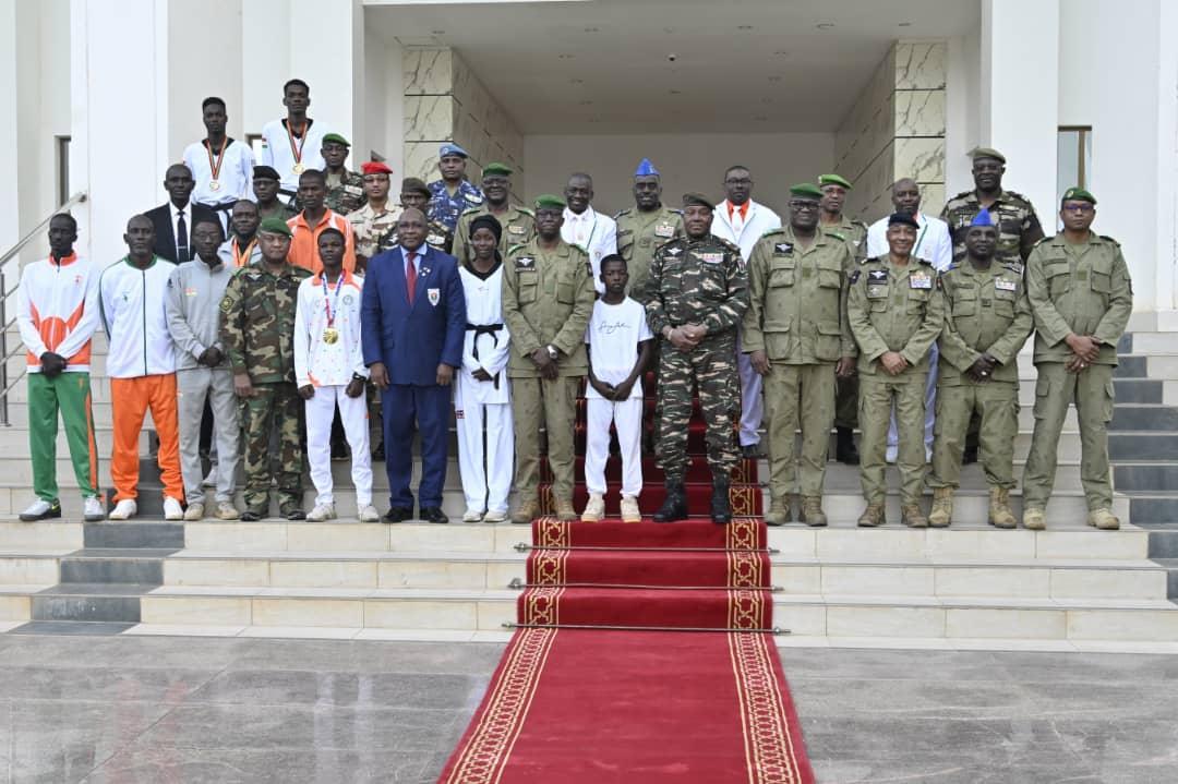 Niamey : Une délégation de la fédération nigérienne de taekwondo au cabinet du Chef de l'Etat Niamey : Une délégation de la fédération nigérienne de taekwondo au cabinet du Chef de l'Etat