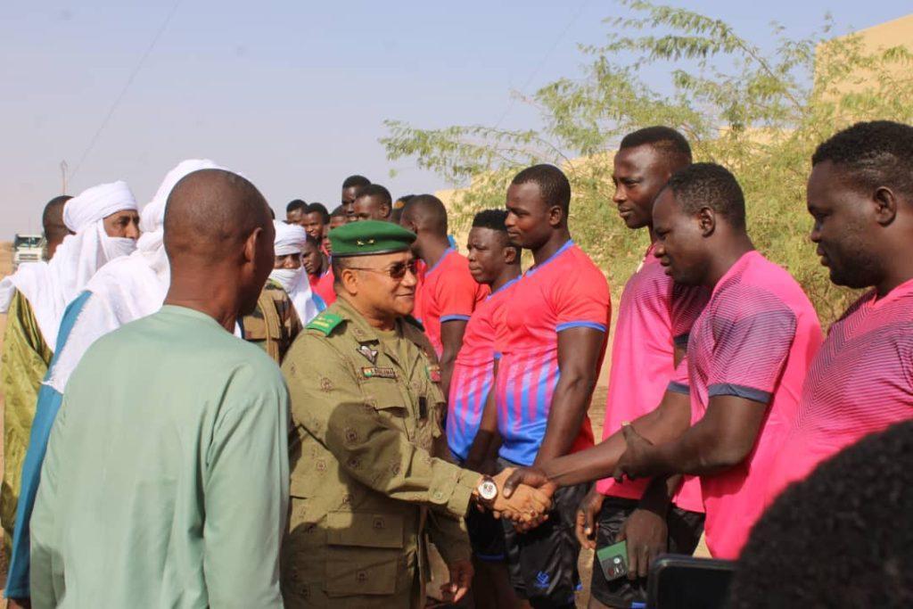 Agadez : Le gouverneur rend visite aux lutteurs présélectionnés pour la 44ème édition du sabre national Agadez : Le gouverneur rend visite aux lutteurs présélectionnés pour la 44ème édition du sabre national