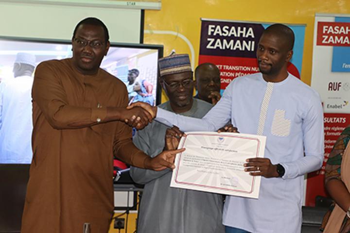 Atelier de Restitution du Document de Capitalisation et de Clôture du Projet Fasaha Zamani : Améliorer l’accès à la connectivité au profit des étudiants, des enseignants et tous les utilisateurs de la plateforme du projet Atelier de Restitution du Document de Capitalisation et de Clôture du Projet Fasaha Zamani : Améliorer l’accès à la connectivité au profit des étudiants, des enseignants et tous les utilisateurs de la plateforme du projet