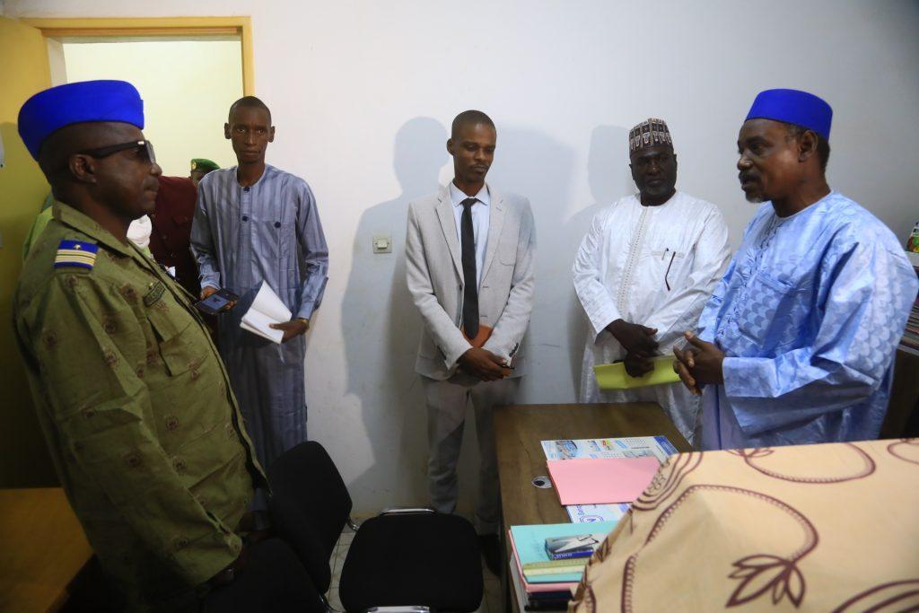 Poursuite des visites du ministre des Transports et de l’Équipement : Le Colonel-major Salissou Mahaman Salissou visite la Direction générale des routes rurales et l’ANISER Poursuite des visites du ministre des Transports et de l’Équipement : Le Colonel-major Salissou Mahaman Salissou visite la Direction générale des routes rurales et l’ANISER