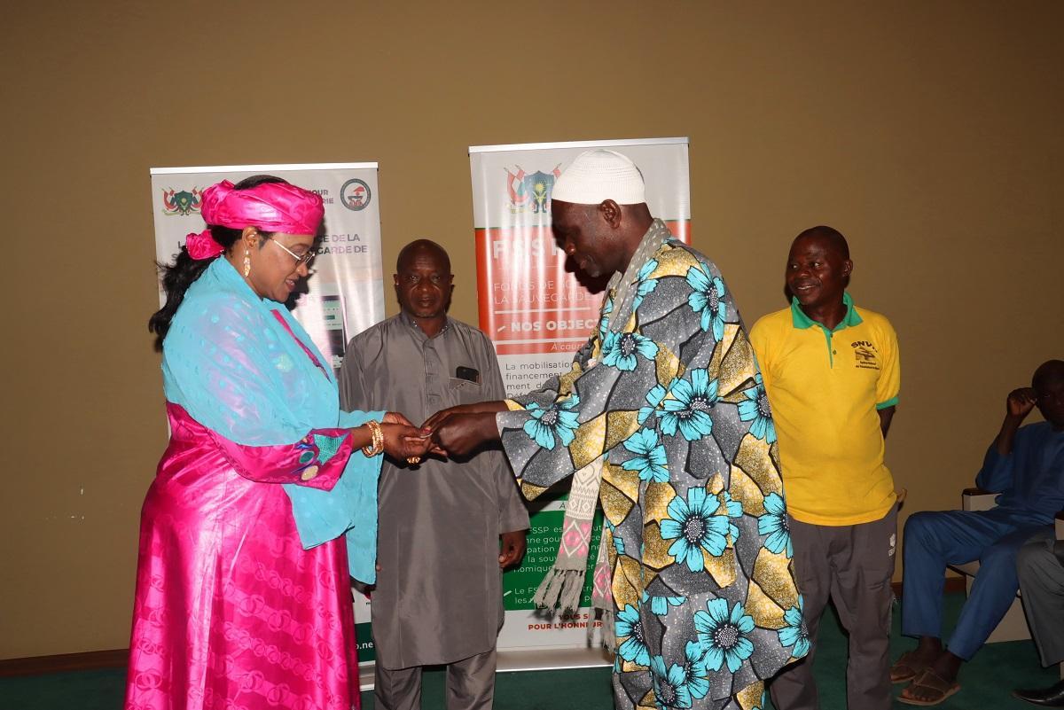 Les bonnes volontés continuent d’apporter leurs contributions pour accompagner les efforts du CNSP Les bonnes volontés continuent d’apporter leurs contributions pour accompagner les efforts du CNSP
