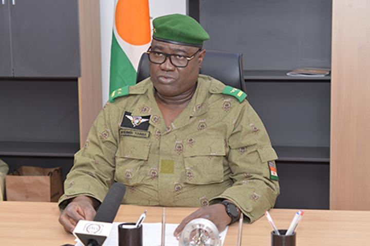 Célébration du 37ème anniversaire de la Journée internationale du volontariat : « Il m’est agréable de témoigner en ce jour mémorable qu’au Niger, les volontaires jouent un rôle important dans l’amélioration des conditions de vie des citoyens », déclare le Général de Brigade Mohamed Toumba