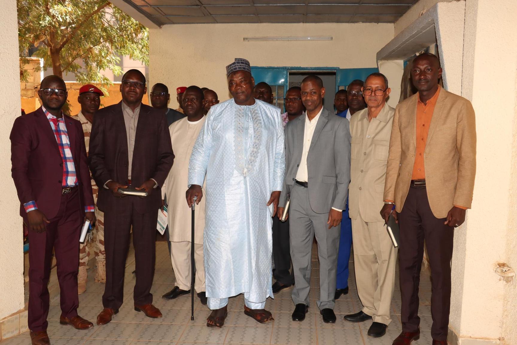 Le Ministre de la Justice visite les locaux de la Cour d’Appel et du Tribunal des Gardes Instances Hors Classe de Niamey Le Ministre de la Justice visite les locaux de la Cour d’Appel et du Tribunal des Gardes Instances Hors Classe de Niamey