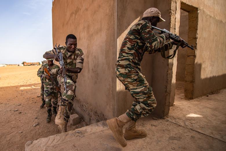 Deux terroristes tués, 19 suspects interpellés et un important lot de matériels saisi par l’Armée Deux terroristes tués, 19 suspects interpellés et un important lot de matériels saisi par l’Armée