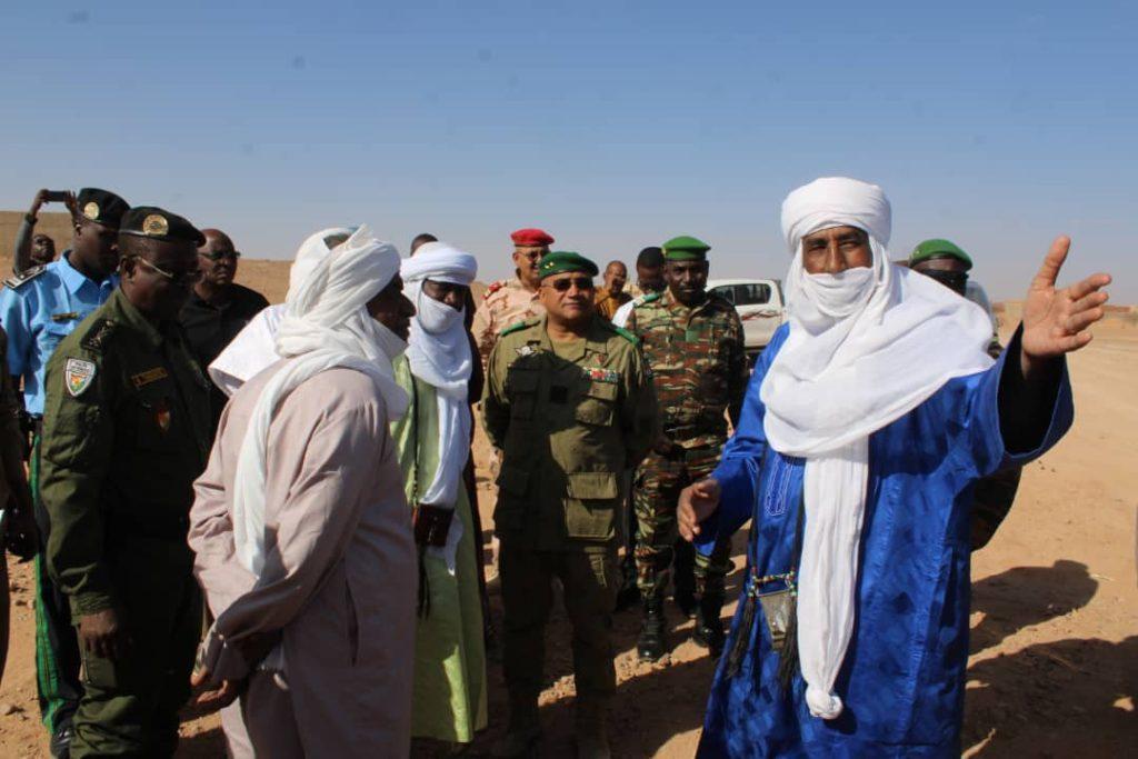 Agadez/Sécurité : Le Gouverneur décidé à contrôler les axes de contournement des postes de la police et de la Gendarmerie à l’entrée de la ville d’Agadez Agadez/Sécurité : Le Gouverneur décidé à contrôler les axes de contournement des postes de la police et de la Gendarmerie à l’entrée de la ville d’Agadez