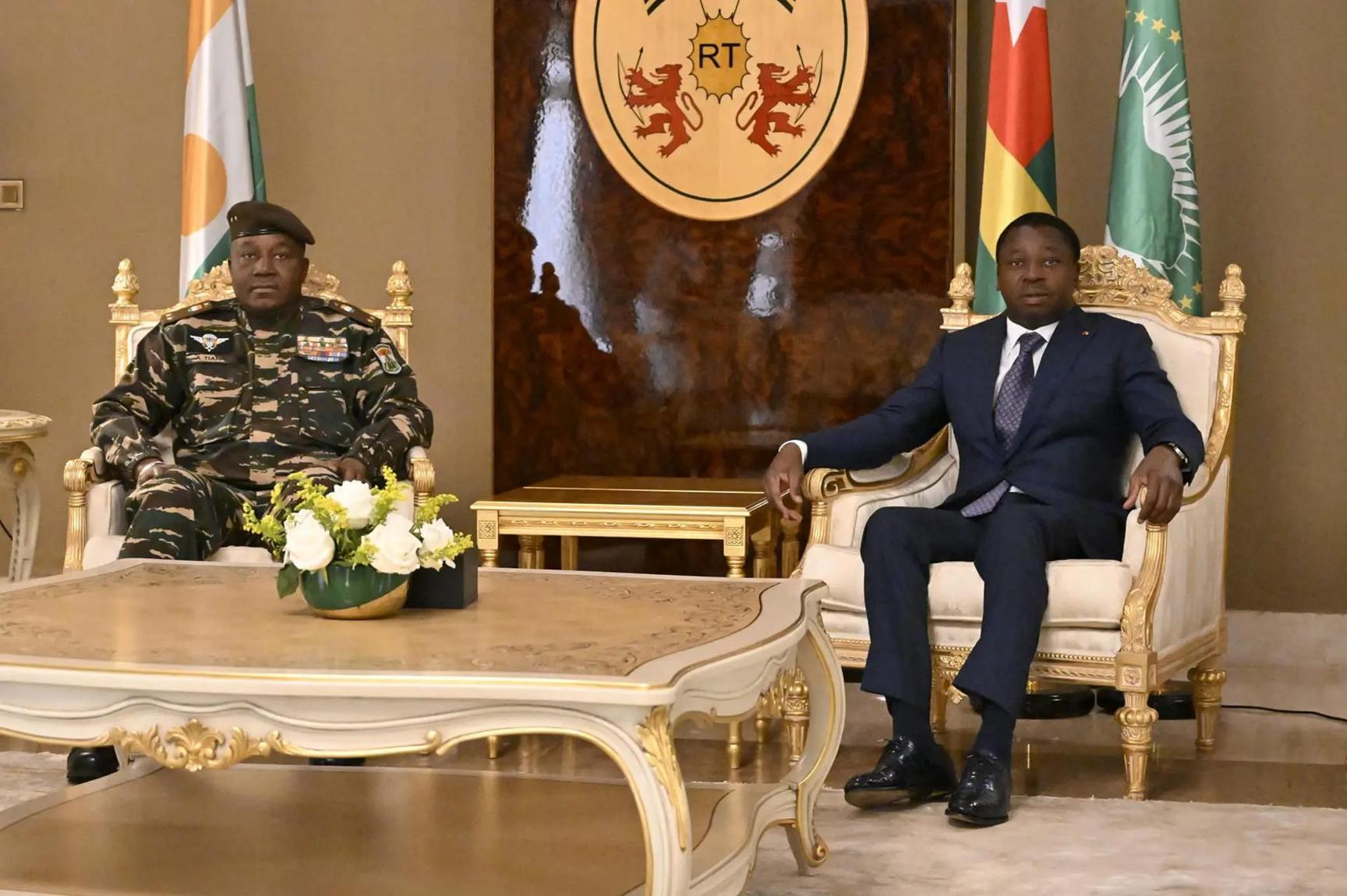 Niger – Togo : le Général Abdourahamane Tiani et Faure Gnassingbé s’accordent à mieux faire face aux menaces sécuritaires Niger – Togo : le Général Abdourahamane Tiani et Faure Gnassingbé s’accordent à mieux faire face aux menaces sécuritaires