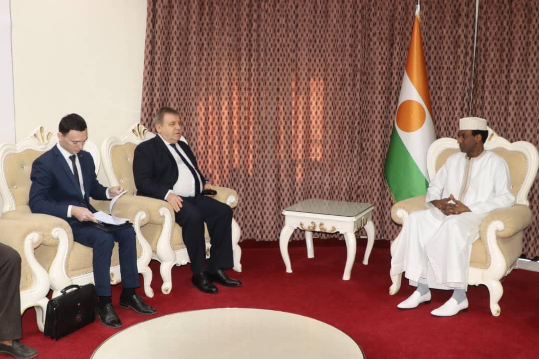 Niamey : Le Premier Ministre reçoit l’Ambassadeur de la République Fédérale de Russie Niamey : Le Premier Ministre reçoit l’Ambassadeur de la République Fédérale de Russie