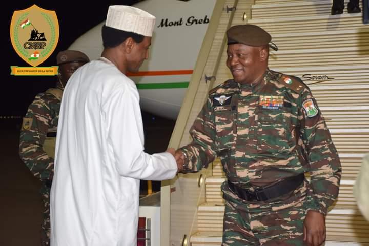 Retour à Niamey du Chef de l'État, le général Abdourahamane Tiani en provenance du Togo Retour à Niamey du Chef de l'État, le général Abdourahamane Tiani en provenance du Togo