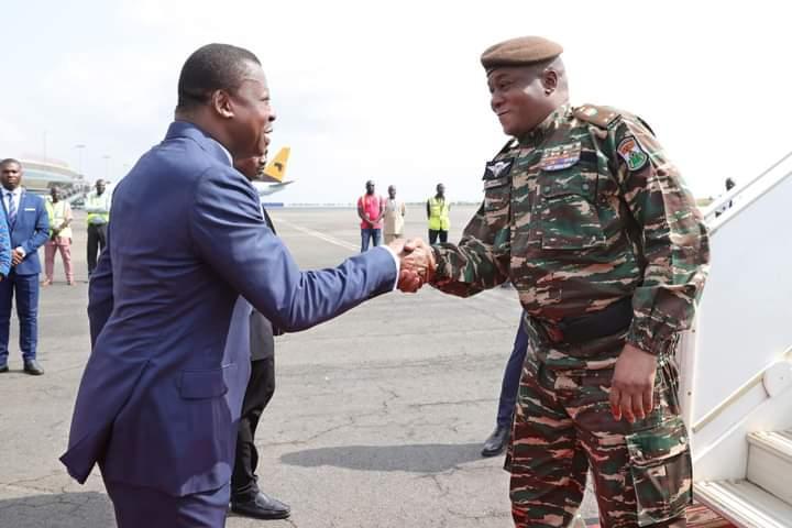 Échanges à Lomé entre les Présidents Faure Gnassingbé du Togo et le général Abdourahamane Tiani du Niger Échanges à Lomé entre les Présidents Faure Gnassingbé du Togo et le général Abdourahamane Tiani du Niger