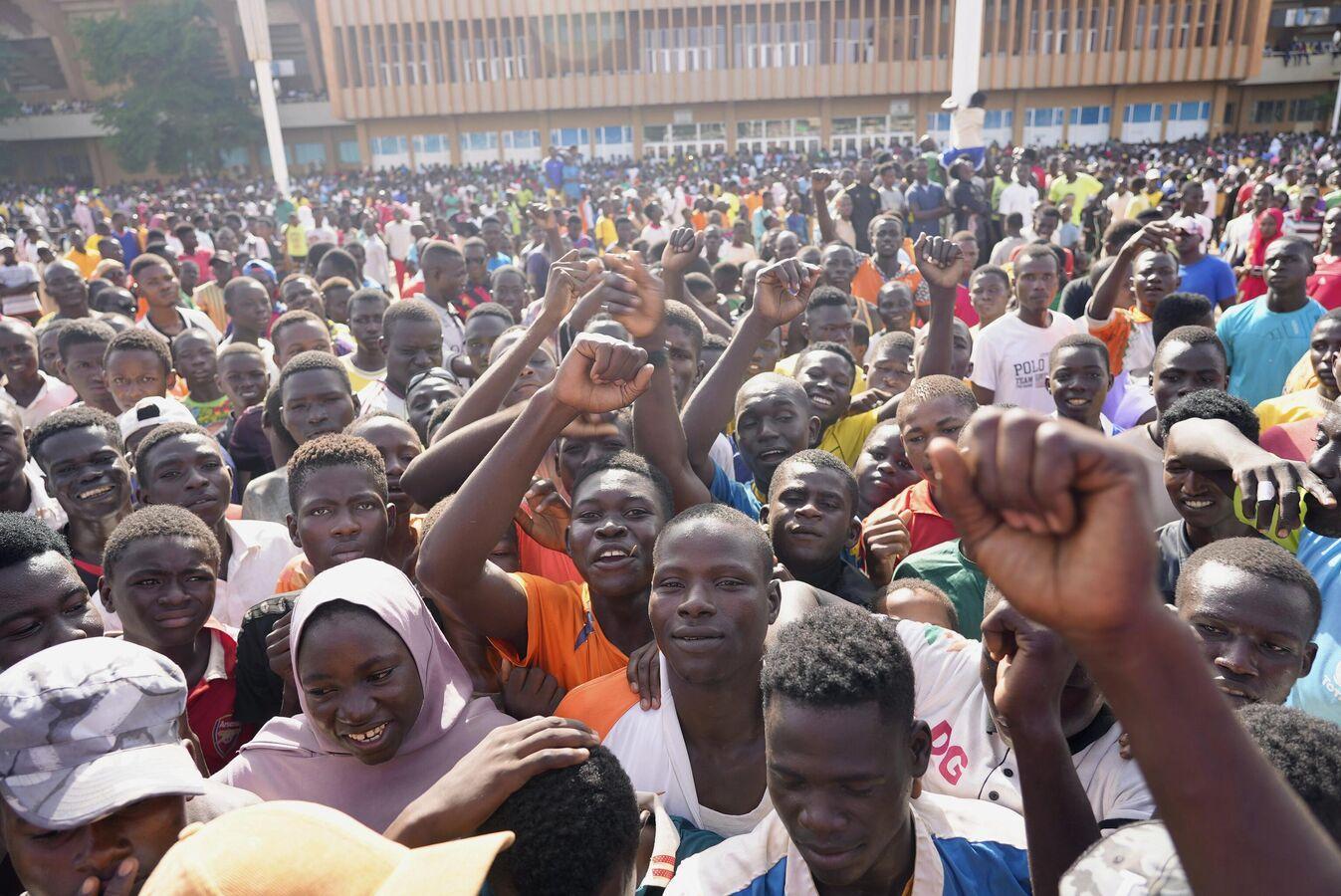 Une manifestation à Niamey à la veille d'un sommet de la CEDEAO Une manifestation à Niamey à la veille d'un sommet de la CEDEAO