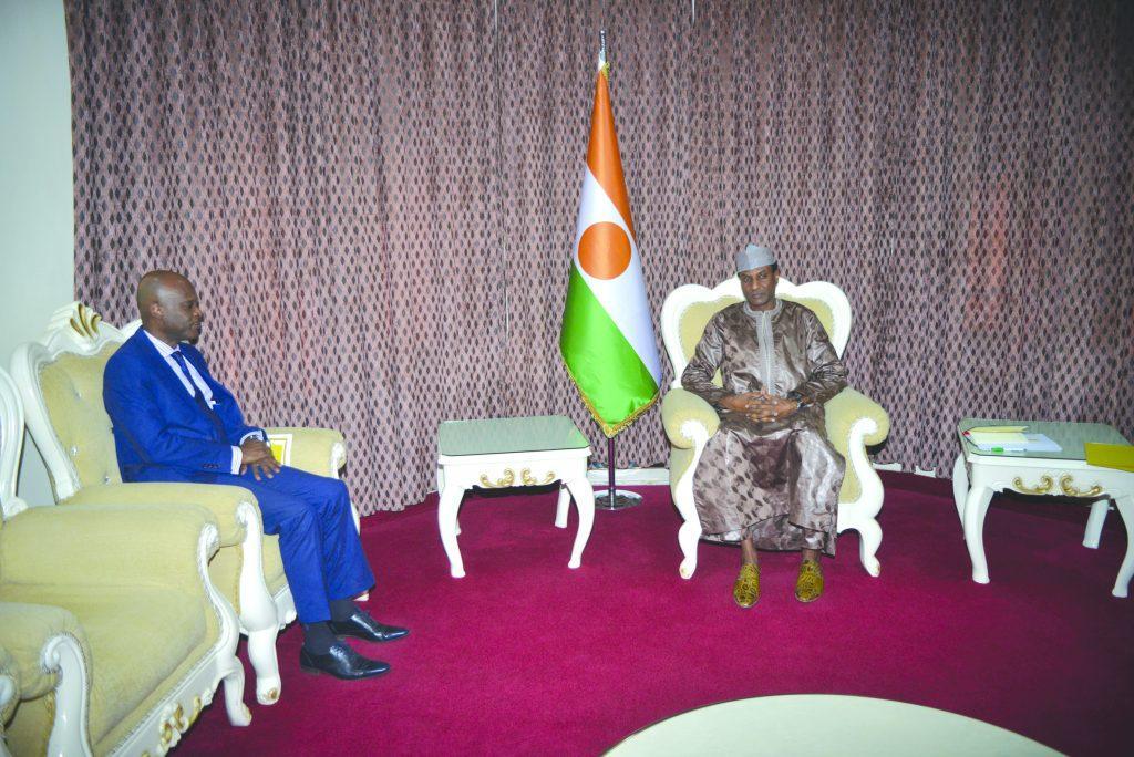 Le Premier ministre reçoit le ministre des Affaires étrangères, de l’Intégration africaine et des Togolais de l’extérieur : « Nous avions travaillé et convenu du contenu de la période de transition, ce qui est une avancée », a déclaré Pr Robert Dussey Le Premier ministre reçoit le ministre des Affaires étrangères, de l’Intégration africaine et des Togolais de l’extérieur : « Nous avions travaillé et convenu du contenu de la période de transition, ce qui est une avancée », a déclaré Pr Robert Dussey
