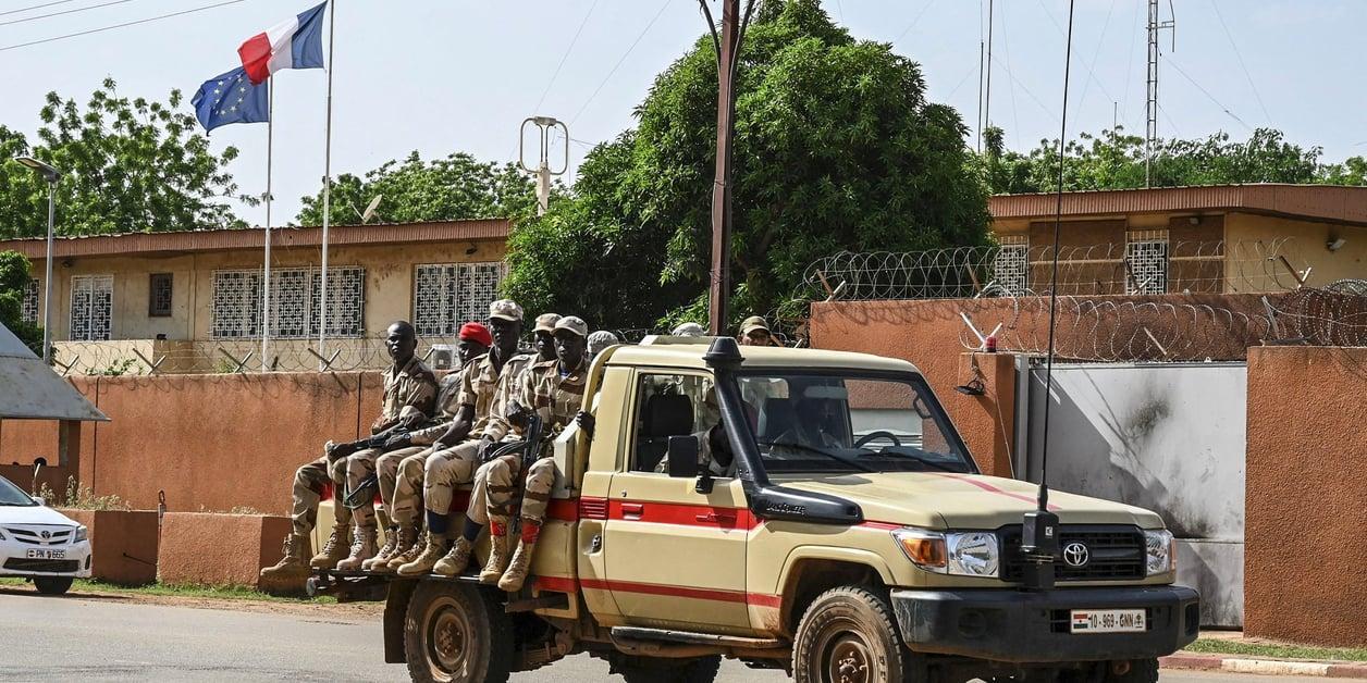 Pourquoi la France ferme son ambassade au Niger Pourquoi la France ferme son ambassade au Niger