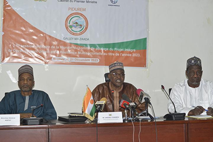 Ouverture de la 3ème session ordinaire du comité de pilotage du PIDUREM : Plus de 23 Milliards de francs CFA pour le budget du PTBA 2024 Ouverture de la 3ème session ordinaire du comité de pilotage du PIDUREM : Plus de 23 Milliards de francs CFA pour le budget du PTBA 2024