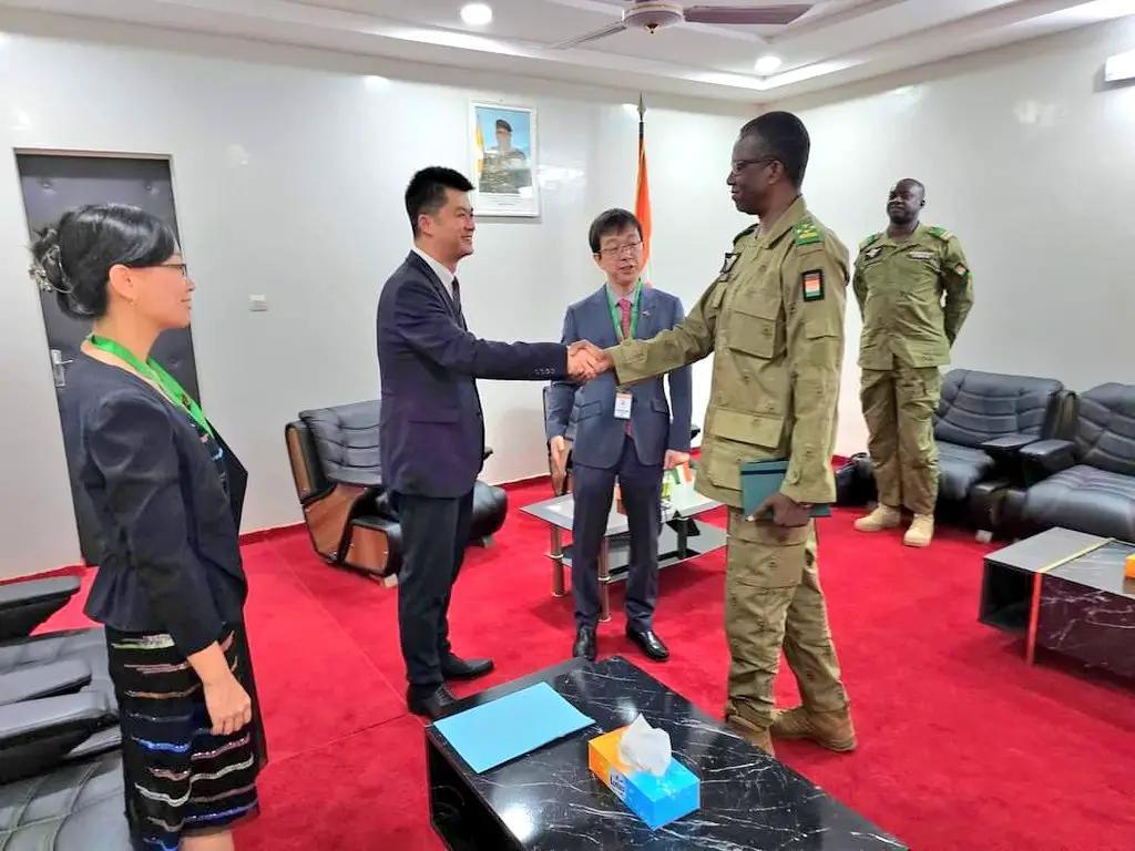 Le renforcement de la coopération militaire sino-nigérienne au cœur des discussions entre le Ministre Salifou Mody et l'Ambassadeur Jiang Feng