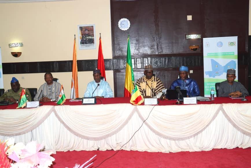 Niamey : Les ministres des affaires étrangères déterminés à faire de l'AES un outil privilégié de défense, de diplomatie et de développement Niamey : Les ministres des affaires étrangères déterminés à faire de l'AES un outil privilégié de défense, de diplomatie et de développement