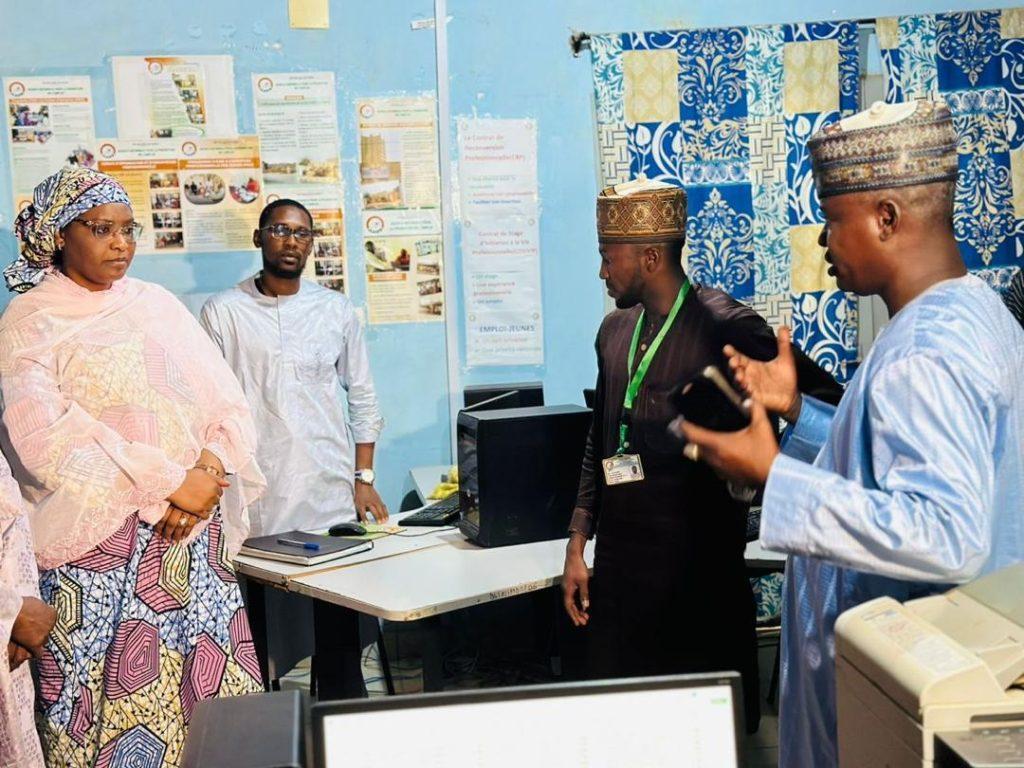 De Diffa à Maradi : Tournée de la ministre Aissatou Abdoulaye Tondi pour revitaliser la Fonction Publique De Diffa à Maradi : Tournée de la ministre Aissatou Abdoulaye Tondi pour revitaliser la Fonction Publique