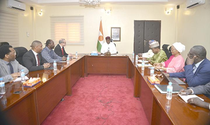 Au Cabinet du Premier ministre : M. Ali Mahaman Lamine Zeine reçoit le Chef de Mission pour le Niger du Département Afrique du FMI Au Cabinet du Premier ministre : M. Ali Mahaman Lamine Zeine reçoit le Chef de Mission pour le Niger du Département Afrique du FMI