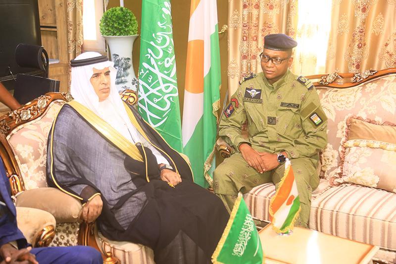 Ville de Niamey : L’Administrateur Délégué de la Ville de Niamey rencontre l’ambassadeur du Royaume d’Arabie saoudite au Niger Ville de Niamey : L’Administrateur Délégué de la Ville de Niamey rencontre l’ambassadeur du Royaume d’Arabie saoudite au Niger