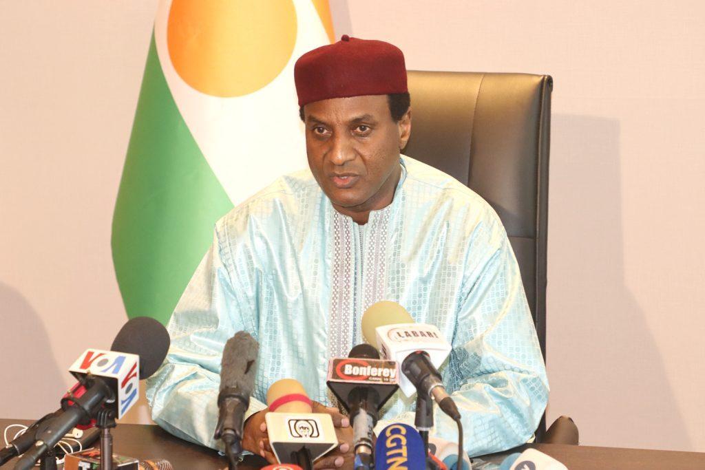 Point de presse du Premier ministre : M. Ali Mahaman Lamine Zeine décrypte la sortie médiatique de Patrice Talon Point de presse du Premier ministre : M. Ali Mahaman Lamine Zeine décrypte la sortie médiatique de Patrice Talon
