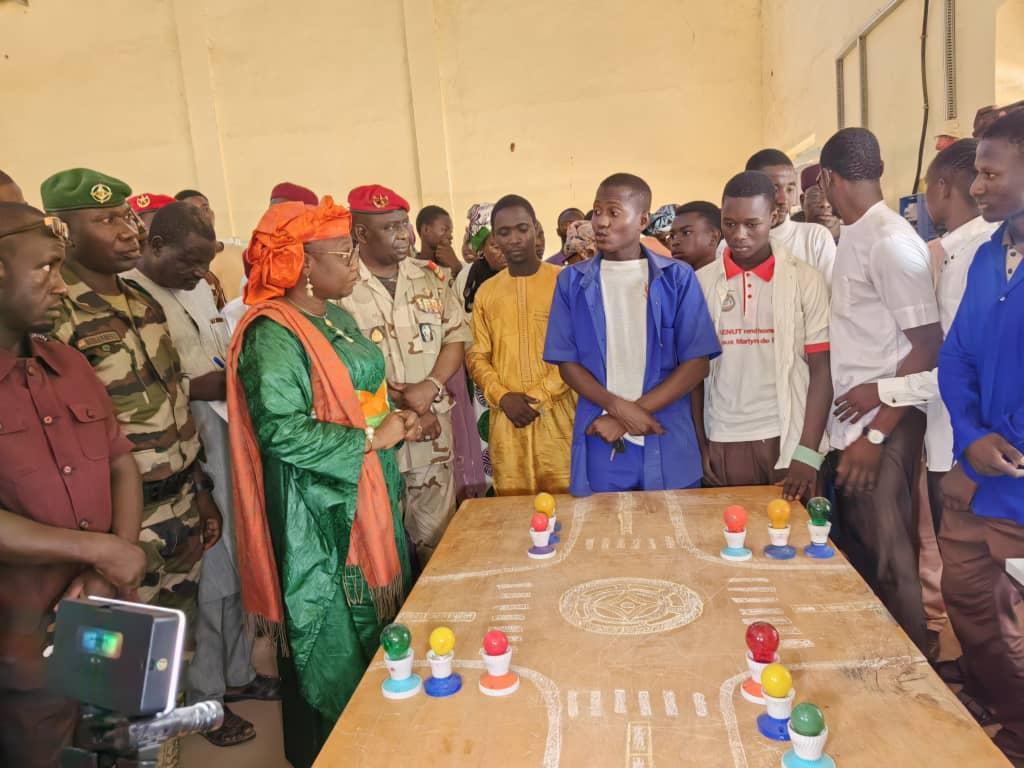 Tahoua : Poursuite de la visite de la Ministre de l'Education Nationale au niveau des établissements scolaires et inspections pédagogiques régionales Tahoua : Poursuite de la visite de la Ministre de l'Education Nationale au niveau des établissements scolaires et inspections pédagogiques régionales