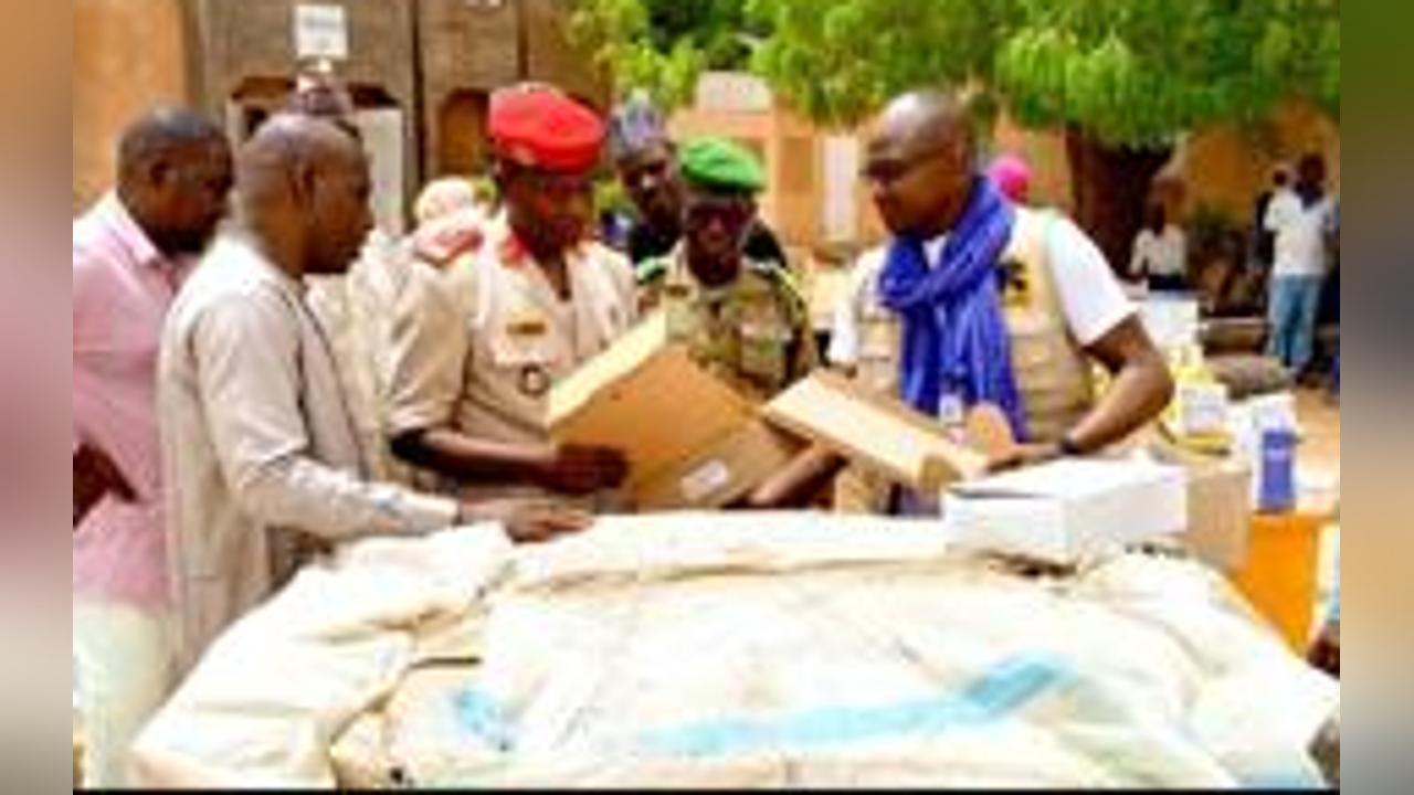 Mainé-Soroa : L’ONG Rescue IRC fait don de produits pharmaceutiques, matériels informatiques et bureautiques à l’Hôpital de District Sanitaire de la Ville Mainé-Soroa : L’ONG Rescue IRC fait don de produits pharmaceutiques, matériels informatiques et bureautiques à l’Hôpital de District Sanitaire de la Ville