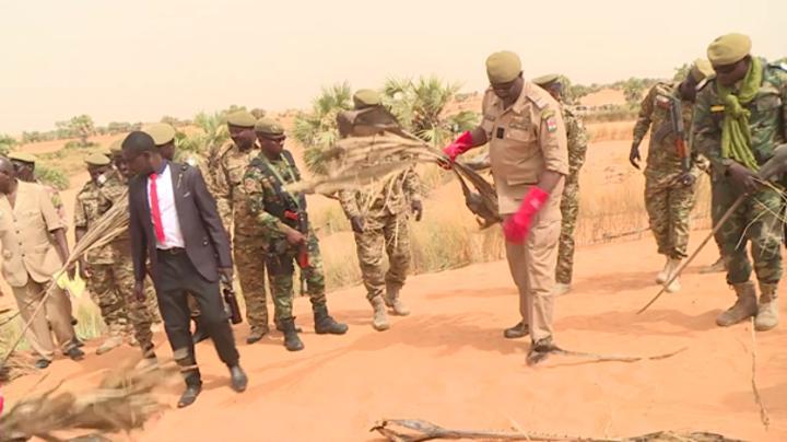 Fin de la mission du ministre de l’Hydraulique, de l’Assainissement et de l’Environnement dans la région de Zinder : Le colonel Abdoulaye Maizama se félicite des actions menées notamment dans la restauration et la protection de l’environnement Fin de la mission du ministre de l’Hydraulique, de l’Assainissement et de l’Environnement dans la région de Zinder : Le colonel Abdoulaye Maizama se félicite des actions menées notamment dans la restauration et la protection de l’environnement