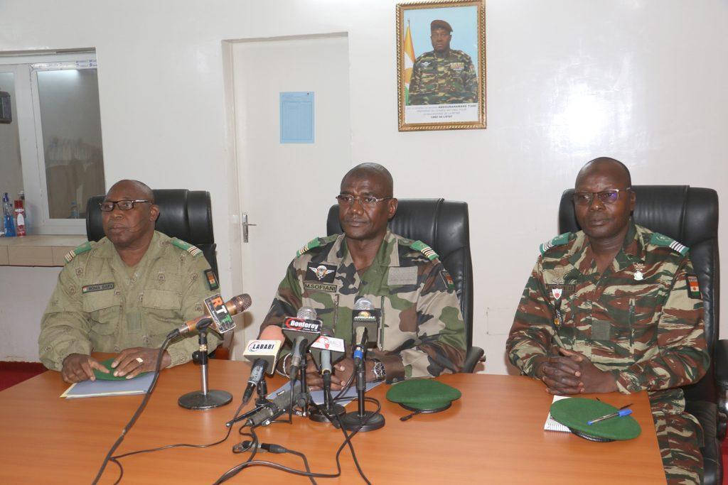 Point de presse au Ministère de la Défense Nationale sur le rehaussement des effectifs à recruter pour la campagne 2024 : Pour sa montée en puissance, l’armée nigérienne formera 10.000 jeunes cette année Point de presse au Ministère de la Défense Nationale sur le rehaussement des effectifs à recruter pour la campagne 2024 : Pour sa montée en puissance, l’armée nigérienne formera 10.000 jeunes cette année